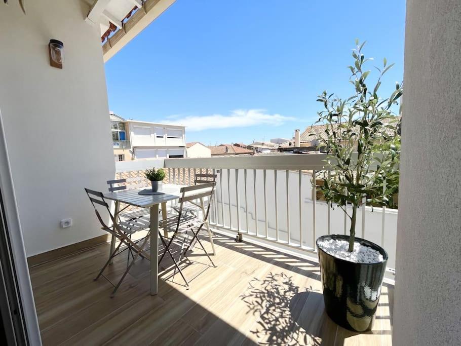 Duplex Centre Ville - 50M De La Plage - Clim - Garage - Netflix Le Grau-du-Roi Exterior foto
